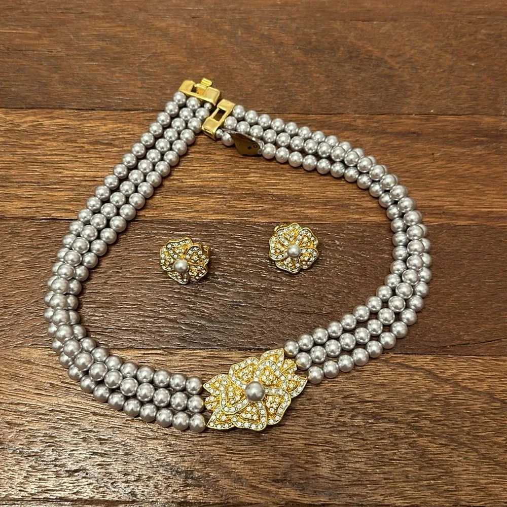 Women’s necklace and earrings set - Picture 2 of 4